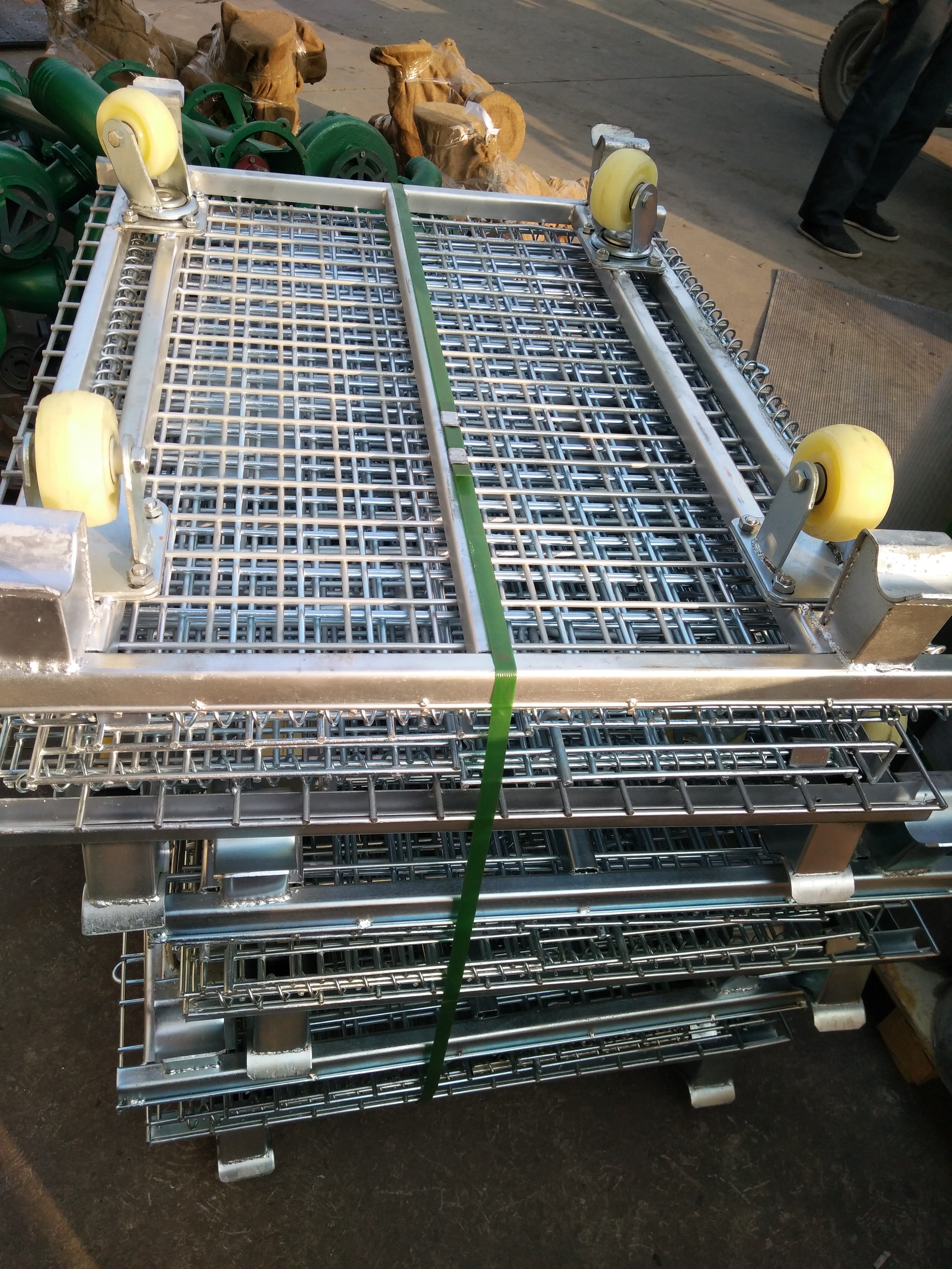 带轮仓储笼